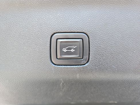 Used 2021 Chevrolet Tahoe Premier w/ Premium Package image 16