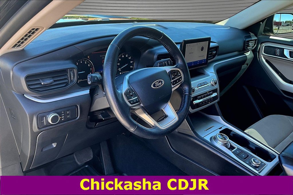 Used 2022 Ford Explorer XLT AWD/4WD image 16