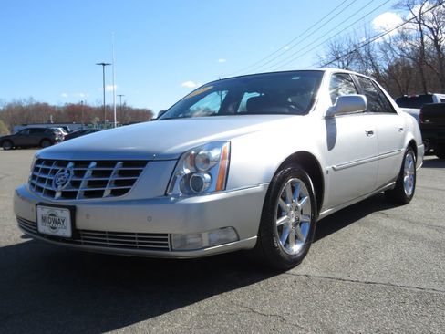 Used 2010 Cadillac DTS Luxury FWD image 1