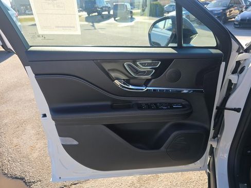 New 2026 Lincoln Corsair Premiere image 15