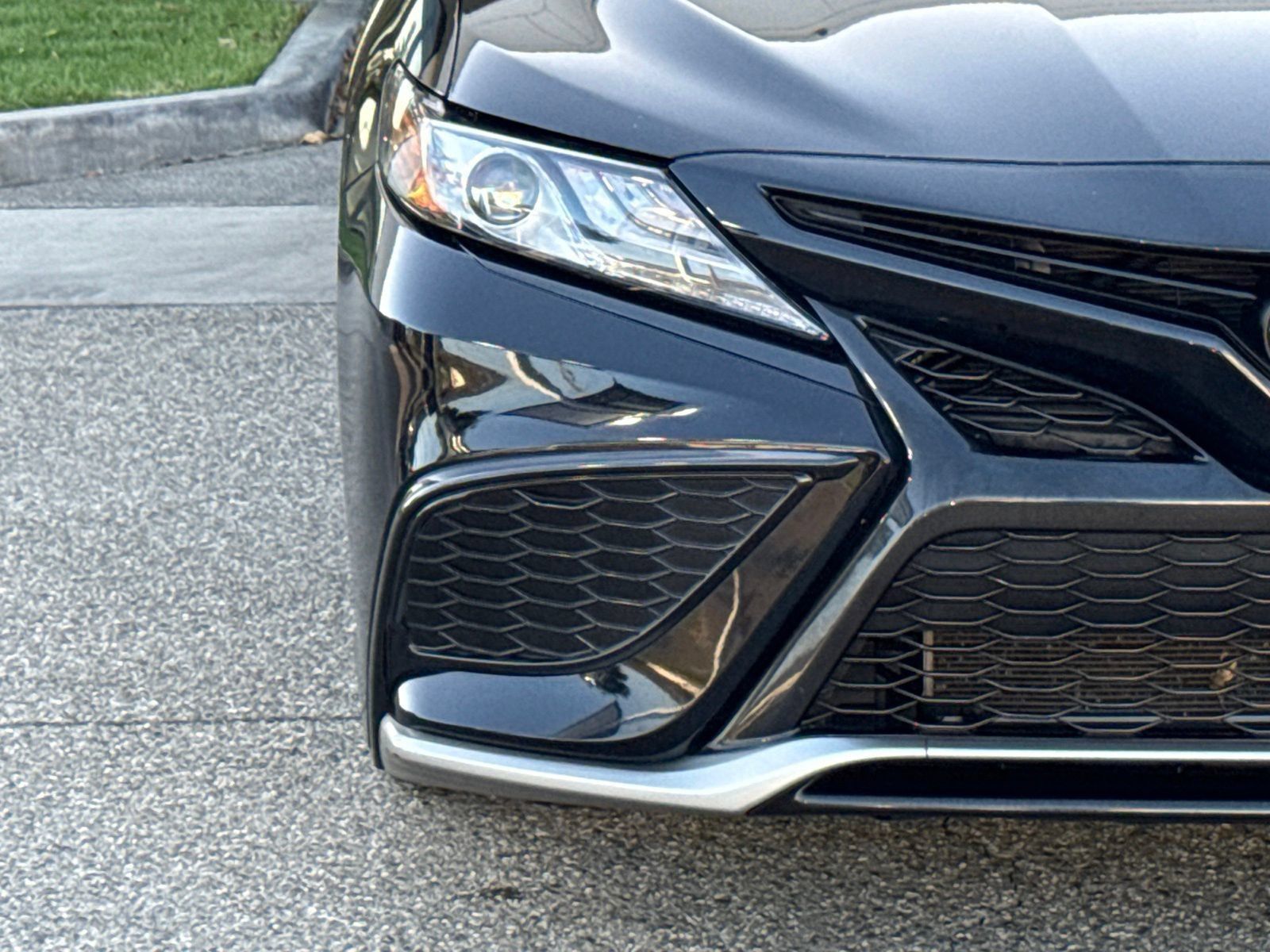 Used 2024 Toyota Camry XSE w/ Navigation Package FWD image 7