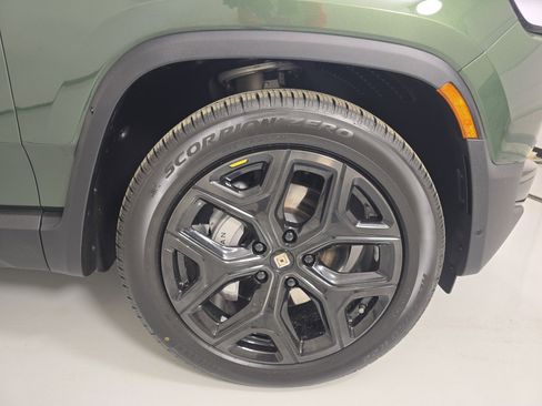 Used 2024 Rivian R1S Adventure AWD/4WD image 11