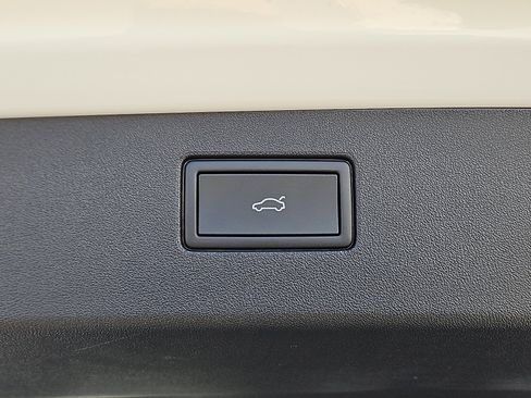 New 2026 Volkswagen Tiguan SE R-Line image 7