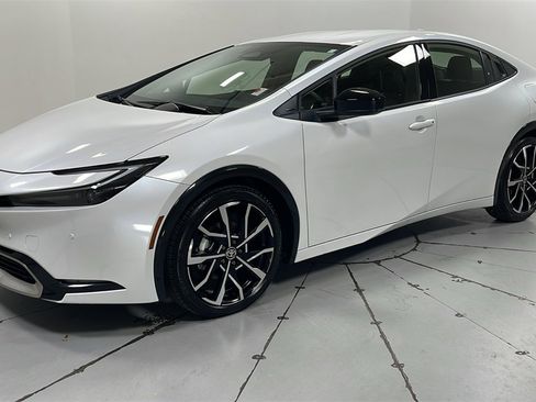 Certified 2025 Toyota Prius Plug-In Hybrid image 1