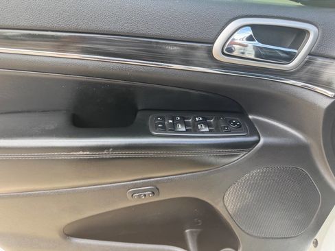 Used 2019 Jeep Grand Cherokee Limited AWD/4WD image 13