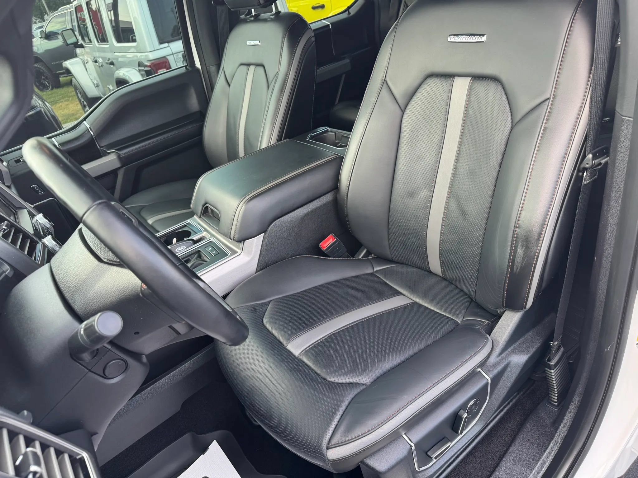 Used 2018 Ford F150 Platinum w/ Equipment Group 701A Luxury AWD/4WD image 4