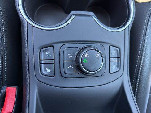 Used 2023 GMC Terrain SLT image 14