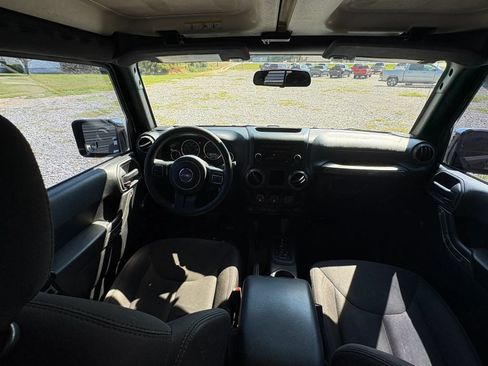 Used 2015 Jeep Wrangler Unlimited Sport w/ Max Tow Package AWD/4WD image 14