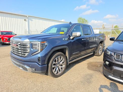 Used 2022 GMC Sierra 1500 Denali w/ Denali Reserve Package AWD/4WD image 1