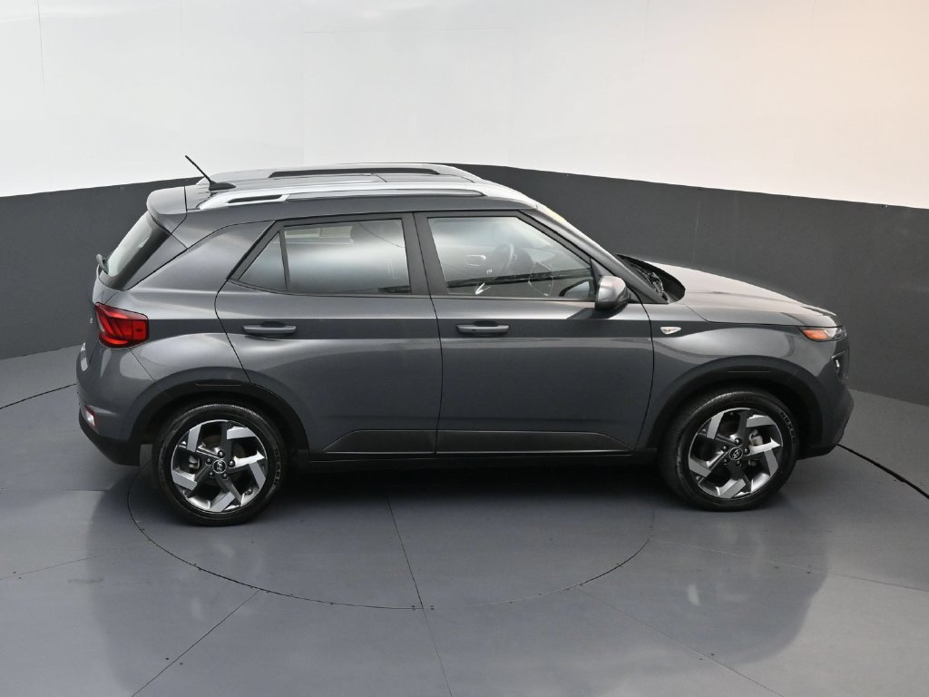 Certified 2025 Hyundai Venue SEL FWD image 17