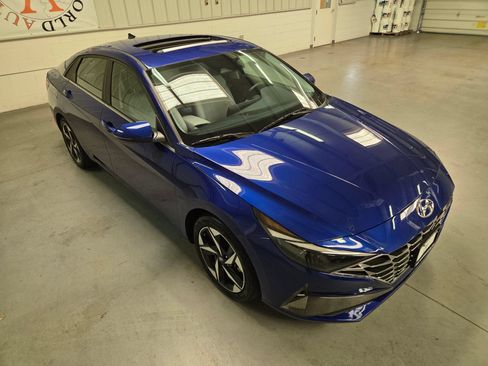 Used 2023 Hyundai Elantra Limited FWD image 11