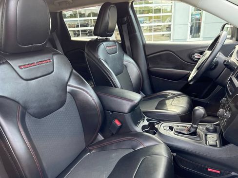 Used 2019 Jeep Cherokee Trailhawk w/ Cold Weather Group AWD/4WD image 46