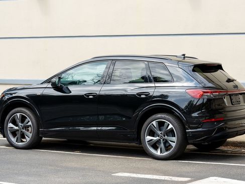 Used 2023 Audi Q4 e-tron Premium Plus w/ Premium Plus AWD/4WD image 8