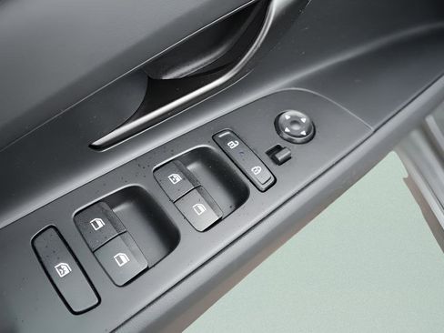 Certified 2025 Hyundai Elantra SEL FWD image 20