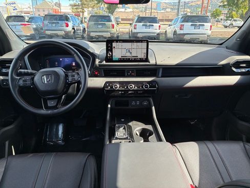 Used 2025 Honda Pilot Black Edition image 28
