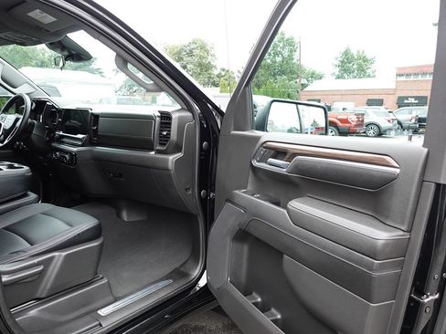 Used 2023 Chevrolet Silverado 1500 LT AWD/4WD image 30