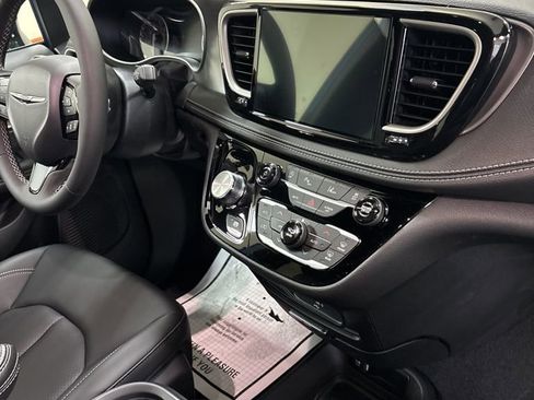 New 2026 Chrysler Pacifica Select image 27