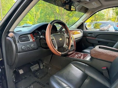 Used 2014 Chevrolet Suburban LTZ AWD/4WD image 16