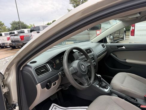 Used 2013 Volkswagen Jetta S FWD image 6