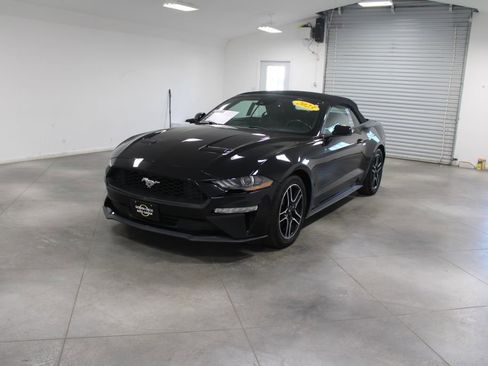 Used 2023 Ford Mustang Premium image 4
