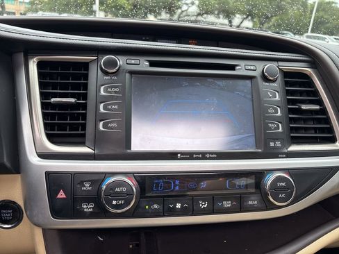 Used 2016 Toyota Highlander XLE FWD image 16