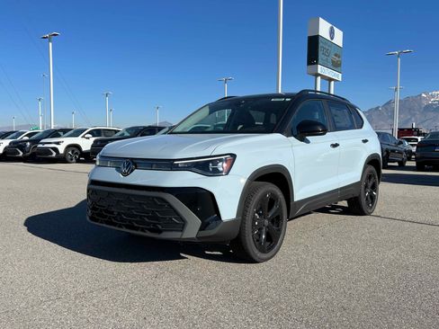 New 2026 Volkswagen Taos SE image 1