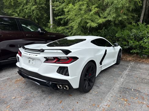 Used 2021 Chevrolet Corvette Stingray Coupe w/ Z51 Performance Package RWD image 3