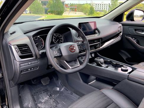 Used 2026 Nissan Rogue SV AWD/4WD image 13