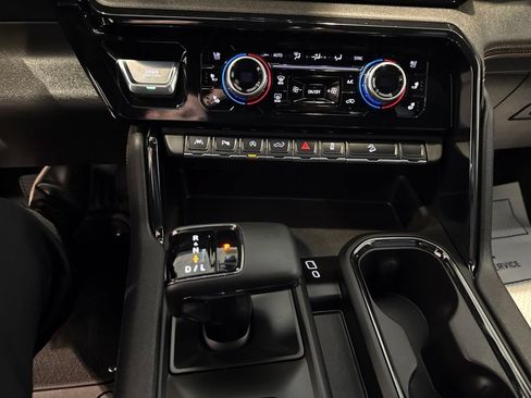 Used 2025 GMC Sierra 1500 AT4 w/ AT4 Premium Package AWD/4WD image 27