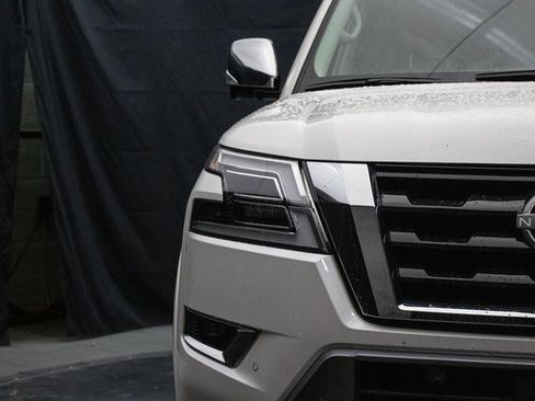 Used 2024 Nissan Armada Platinum w/ Captain's Chairs Package image 5