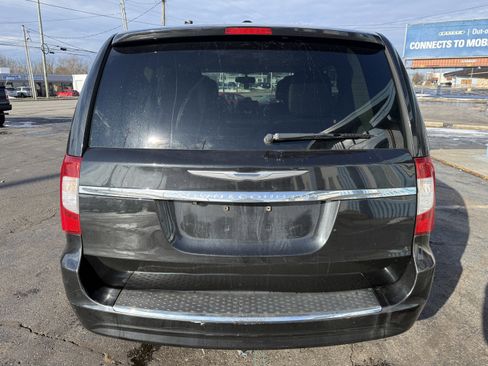 Used 2012 Chrysler Town & Country Touring w/ Entertainment Group #1 image 4