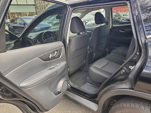 Used 2018 Nissan Rogue SV image 12