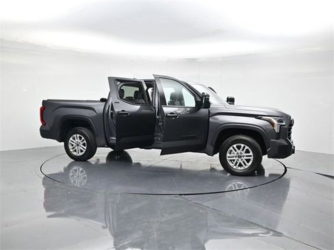 Used 2022 Toyota Tundra SR5 w/ SR5 Convenience Package image 49