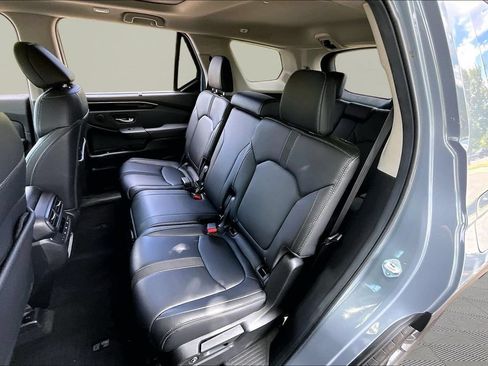 Used 2025 Honda Pilot Touring image 18