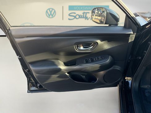 Used 2023 Honda HR-V LX image 19