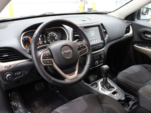 Used 2017 Jeep Cherokee Latitude w/ Comfort/Convenience Group image 17