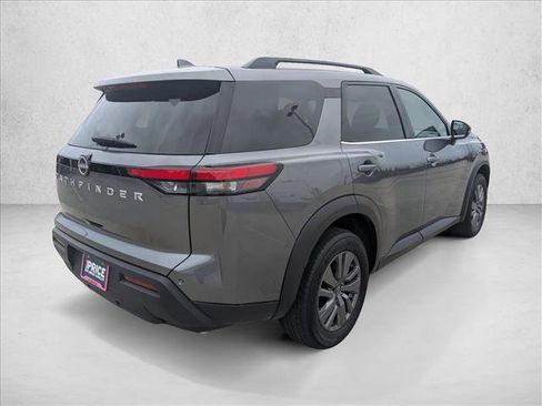 Used 2025 Nissan Pathfinder SV FWD image 5