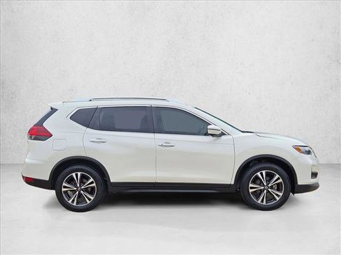 Used 2020 Nissan Rogue SV w/ Premium Package FWD image 4