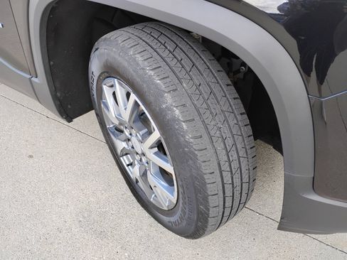 Used 2023 GMC Acadia SLT w/ LPO, Floor Liner Package FWD image 28