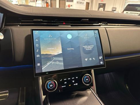 Used 2023 Land Rover Range Rover SE image 22