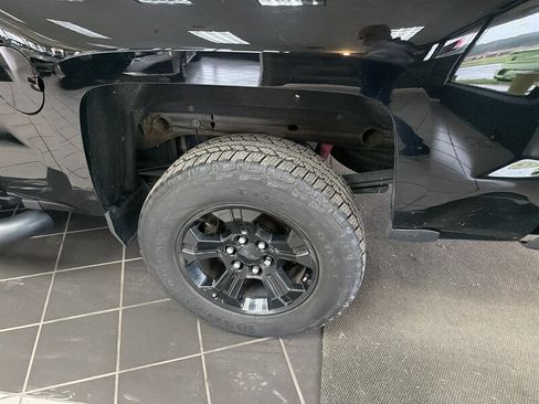 Used 2018 Chevrolet Silverado 1500 LTZ Z71 w/ LTZ Plus Package AWD/4WD image 29