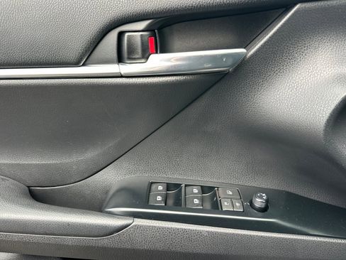 Used 2019 Toyota Camry LE image 8