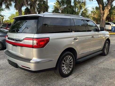 Used 2018 Lincoln Navigator Premiere AWD/4WD image 7