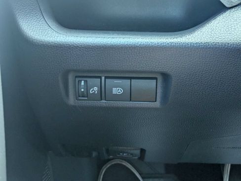 Used 2020 Toyota RAV4 XLE AWD/4WD image 23