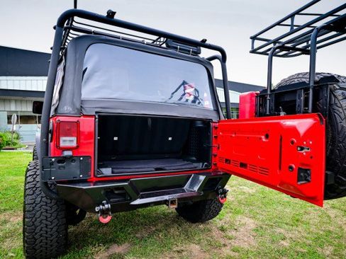 Used 2018 Jeep Wrangler Rubicon w/ Power Convenience Group image 20