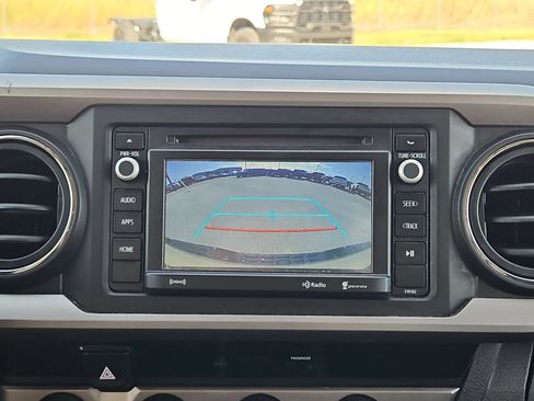 Used 2017 Toyota Tacoma SR5 w/ Tow Package AWD/4WD image 18