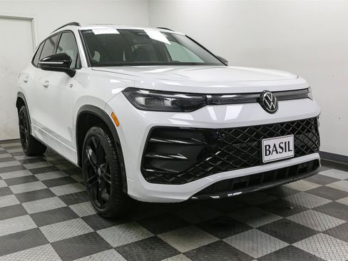 New 2026 Volkswagen Tiguan SE R-Line AWD/4WD image 2