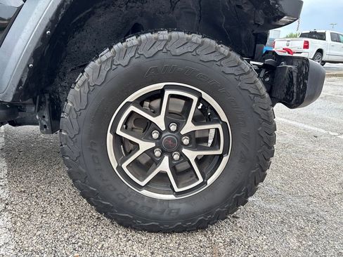 Used 2024 Jeep Wrangler Unlimited Rubicon AWD/4WD image 32