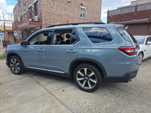 Used 2024 Honda Pilot Elite image 3