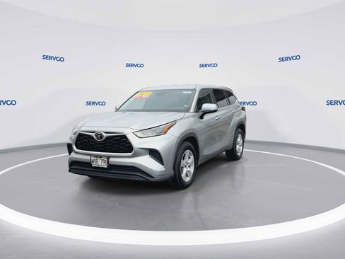 Used 2023 Toyota Highlander L FWD image 3